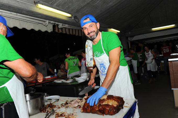 PAELLA, PORCHETTA, MEX E TORTELLI: IL VIAGGIO CULINARIO DEL TORNEO